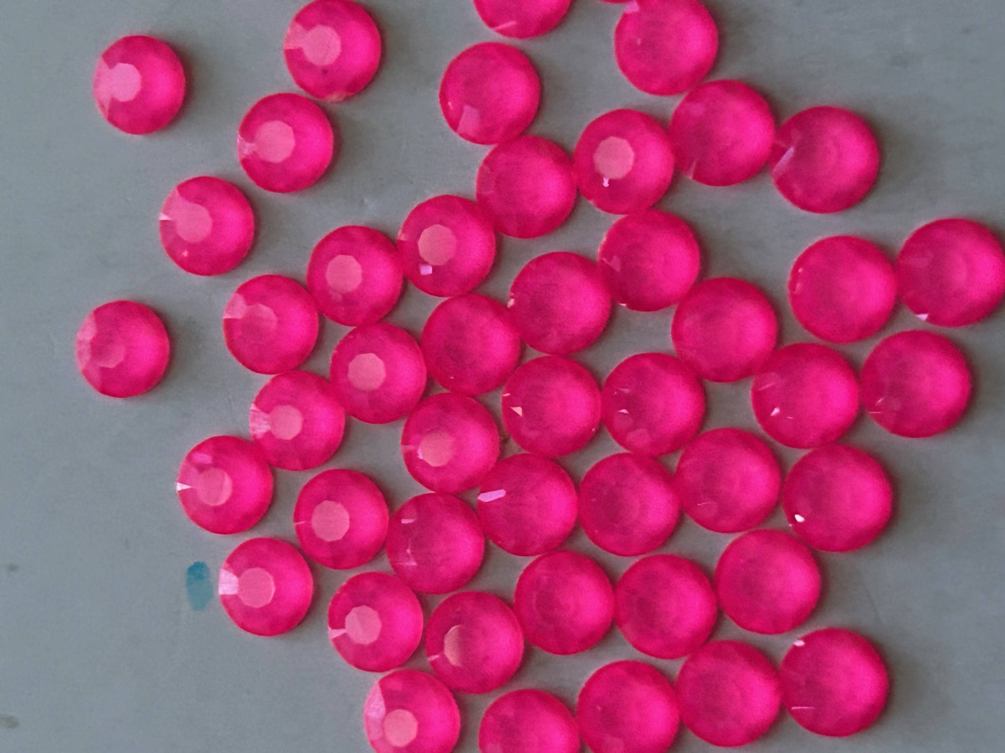 72 pieces 20ss CRY NEON PINK Preciosa Maxima Rhinestones